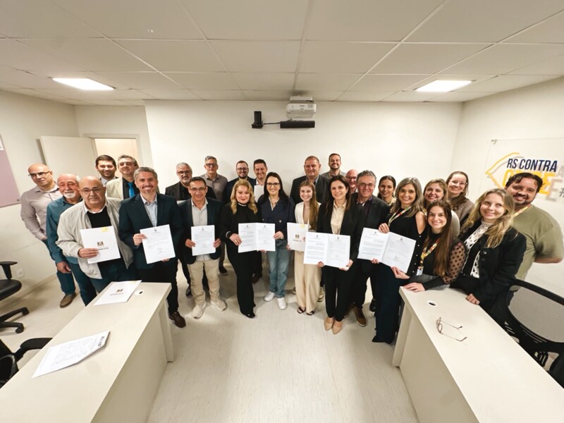 consorcios-publicos-assinam-termo-de-acordo-na-area-da-saude